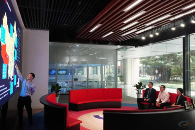 成都中建材光電材料潘錦功一行到訪中國水泥網